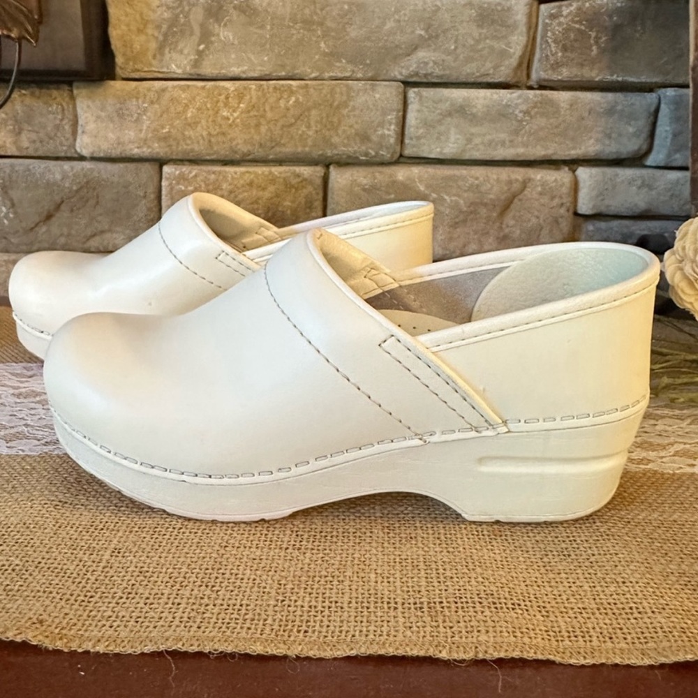 Dansko White Sz 36
